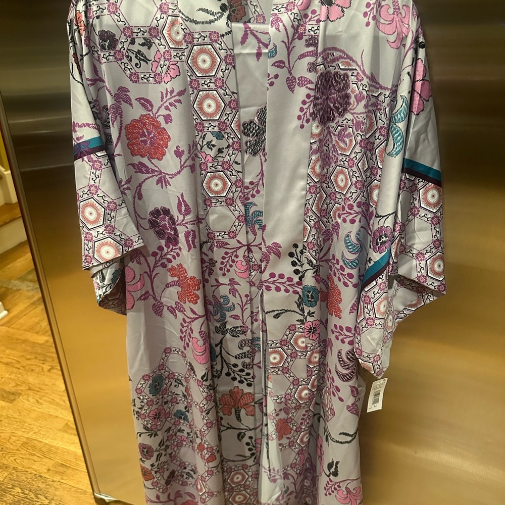 Natori Kimono Floral Robe - Pink, Purple, and hints of teal. - Picture 5 of 10